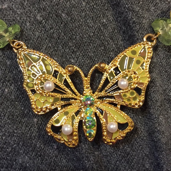 Green & white beads w/ faux pearls and rhinestone - Picture 3 of 3